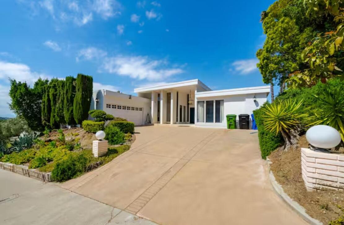 Holiday home Hillside Retreat Heated Pool & Jacuzzi With Valley Views