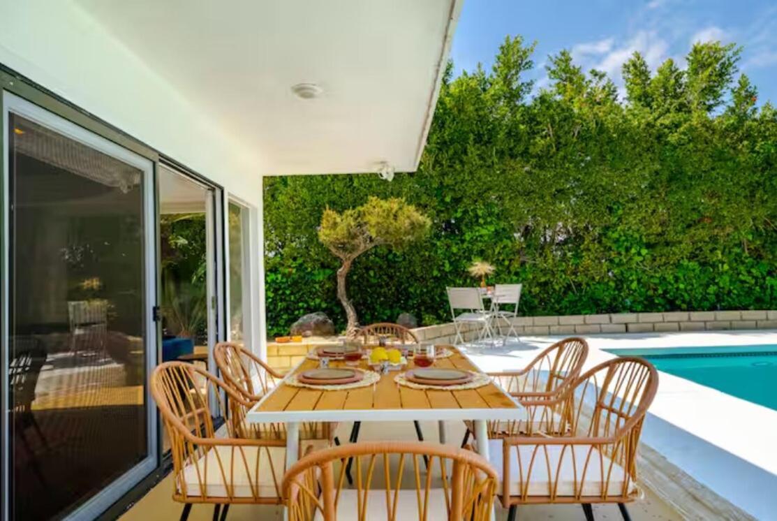 Hillside Retreat Heated Pool & Jacuzzi With Valley Views *