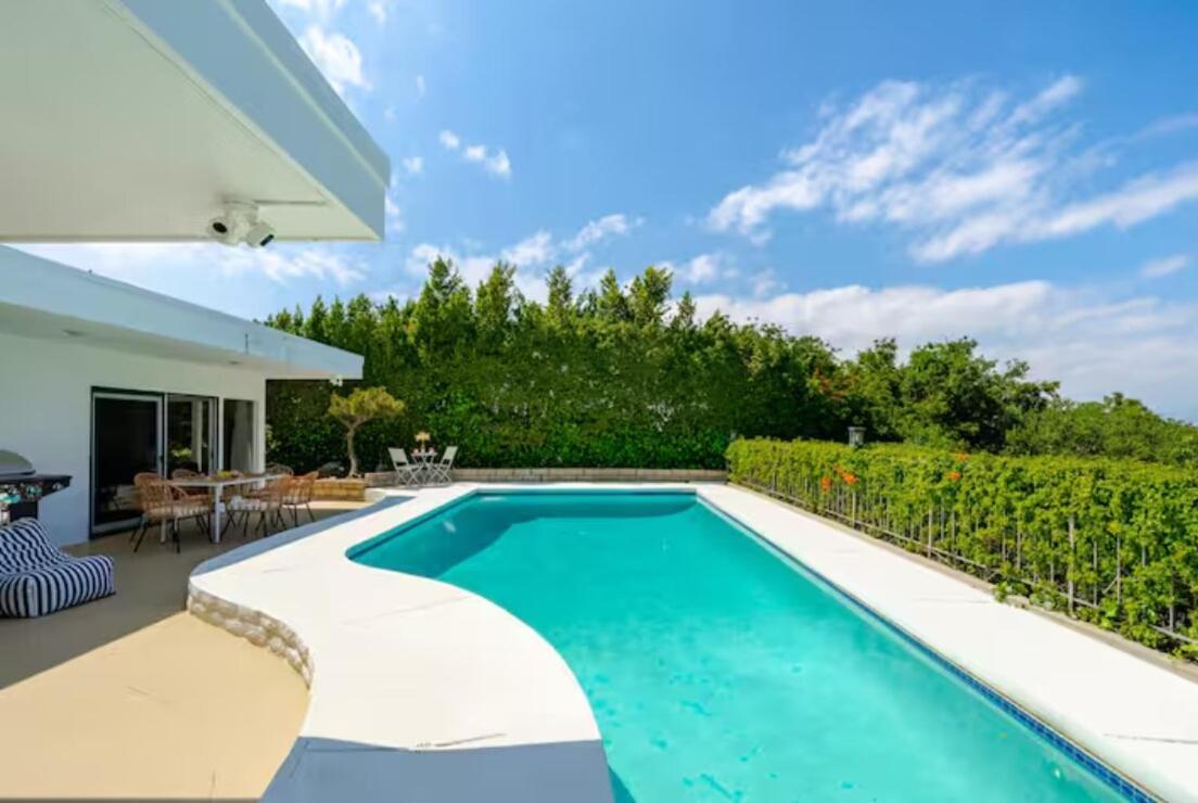 Hillside Retreat Heated Pool & Jacuzzi With Valley Views *