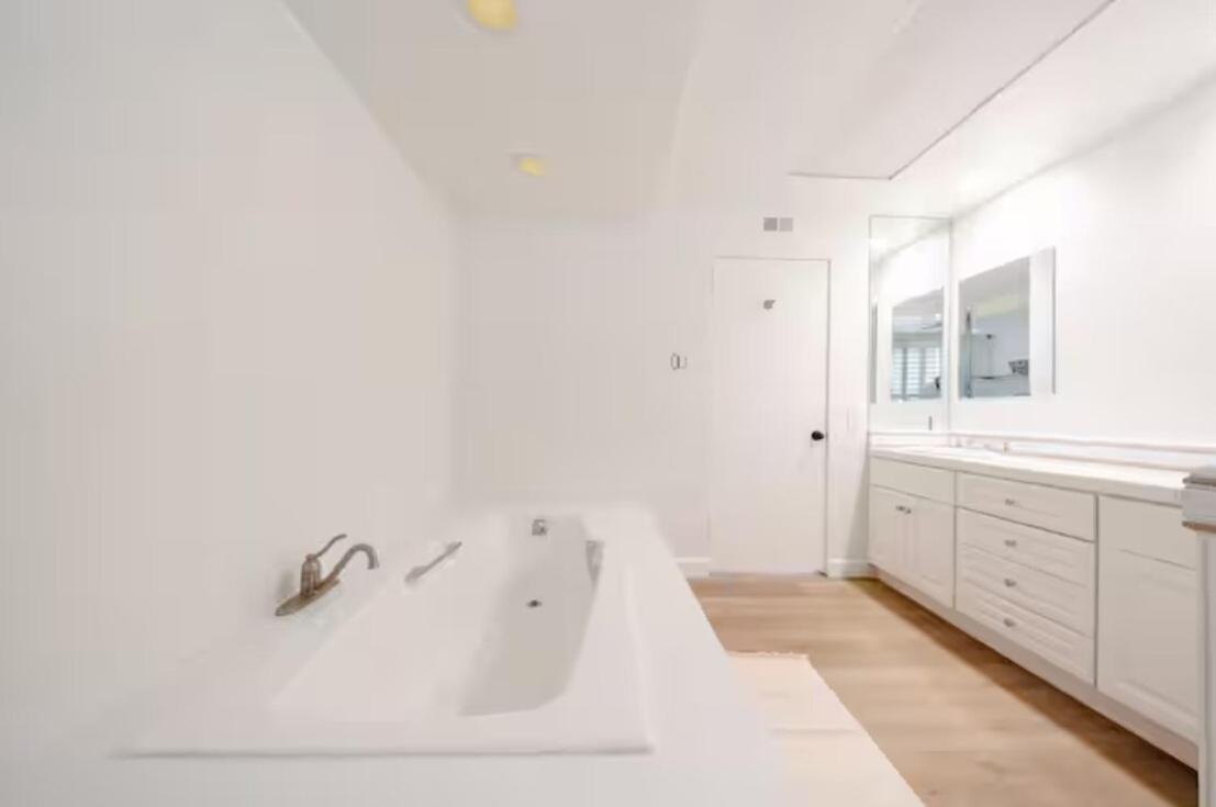 Hillside Retreat Heated Pool & Jacuzzi With Valley Views Los Angeles