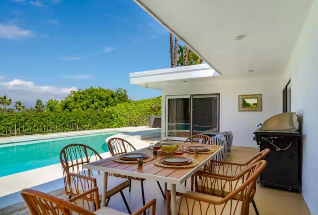 Hillside Retreat Heated Pool & Jacuzzi With Valley Views Holiday home *