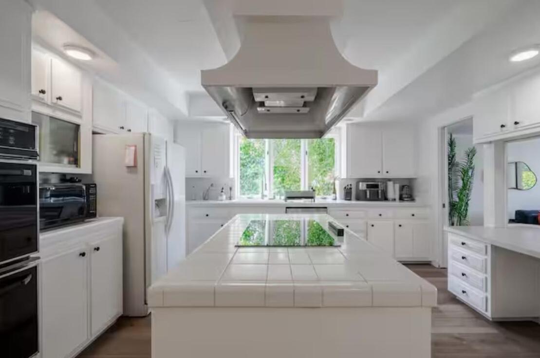 Hillside Retreat Heated Pool & Jacuzzi With Valley Views *
