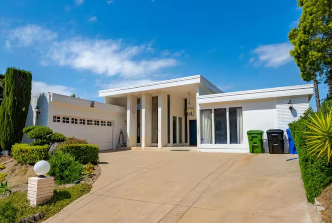 Hillside Retreat Heated Pool & Jacuzzi With Valley Views *