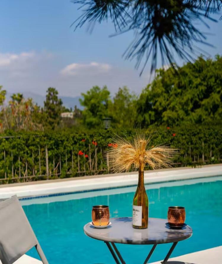 Hillside Retreat Heated Pool & Jacuzzi With Valley Views Holiday home *