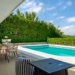 Hillside Retreat Heated Pool & Jacuzzi With Valley Views