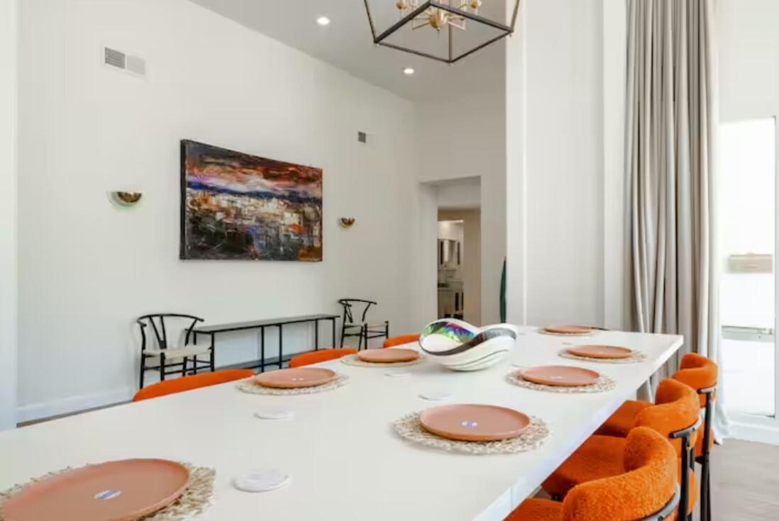 Hébergement de vacances Hillside Retreat Heated Pool & Jacuzzi With Valley Views *