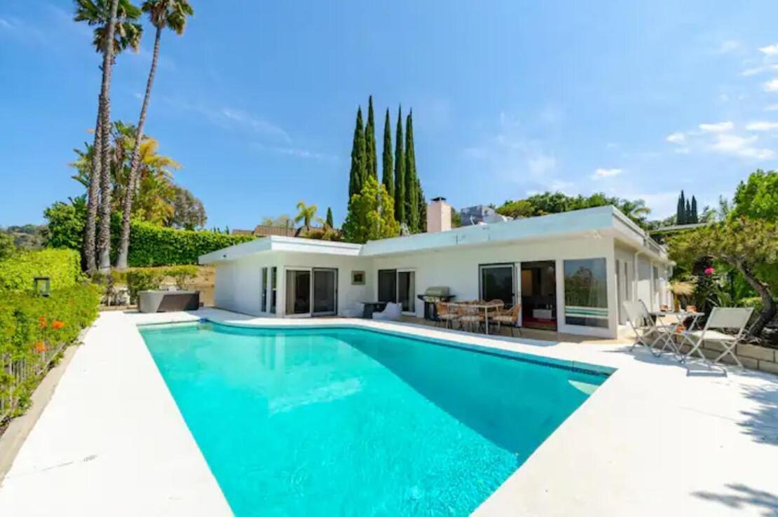 Hébergement de vacances Hillside Retreat Heated Pool & Jacuzzi With Valley Views