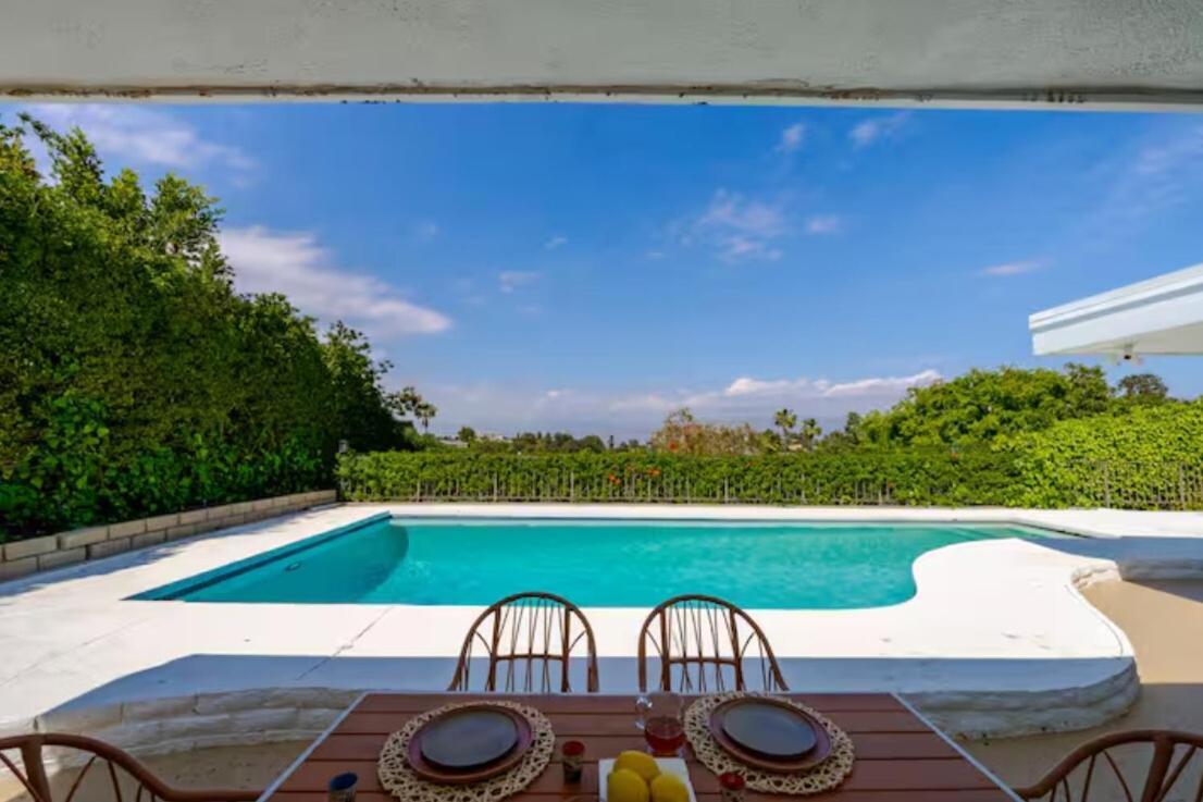Hébergement de vacances Hillside Retreat Heated Pool & Jacuzzi With Valley Views *